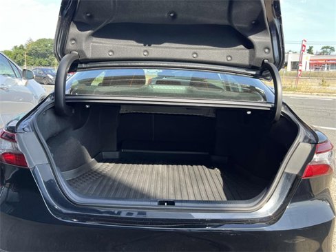 Used 2022 Toyota Camry LE image 6