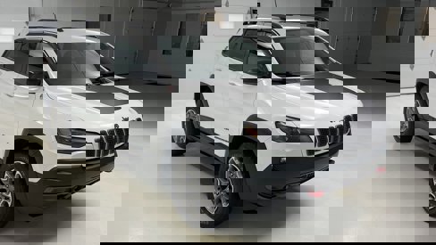 Used 2022 Jeep Cherokee Trailhawk image 4