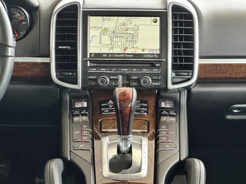 Used 2014 Porsche Cayenne Platinum Edition image 14