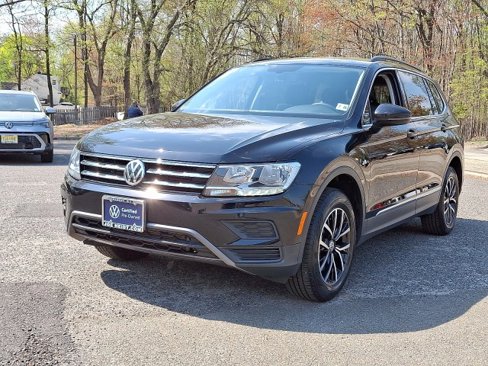 Certified 2021 Volkswagen Tiguan SE image 4