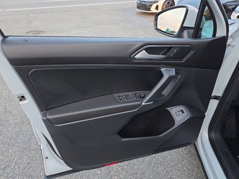 Used 2018 Volkswagen Tiguan SEL image 35