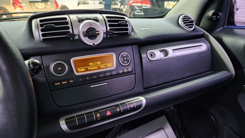 Used 2011 smart fortwo pure image 24