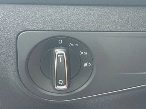 Used 2018 Volkswagen Tiguan SE w/ 3rd Row Seat Package image 28