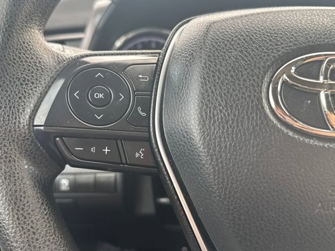Used 2020 Toyota Camry LE image 18