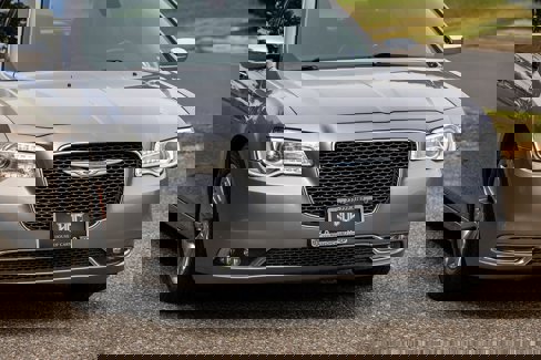 Used 2017 Chrysler 300 C image 6