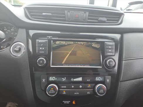 Used 2018 Nissan Rogue SV image 32