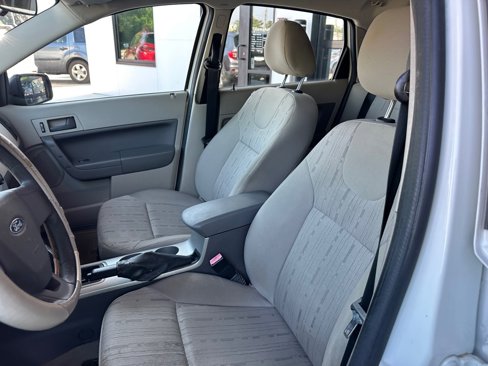 Used 2009 Ford Focus SE image 10