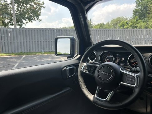 Used 2020 Jeep Wrangler Unlimited Sahara image 12