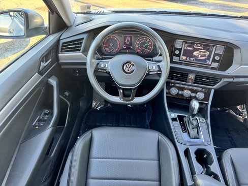 Certified 2021 Volkswagen Jetta SE w/ SE Cold Weather Package image 15