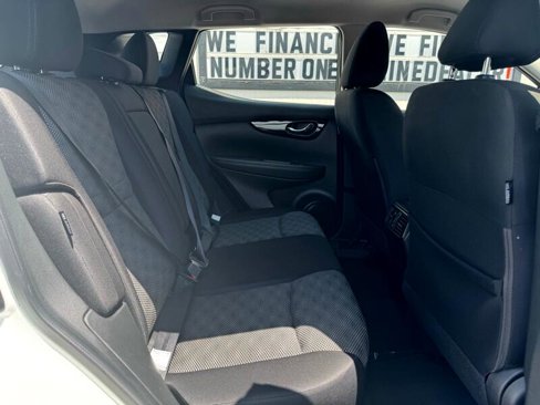 Used 2021 Nissan Rogue Sport SV image 34
