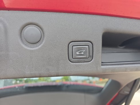 Used 2018 Chevrolet Equinox Premier image 9