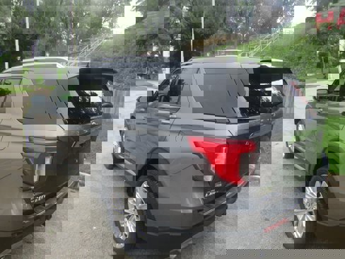 Certified 2022 Ford Explorer Limited w/ Equipment Group 301A image 2