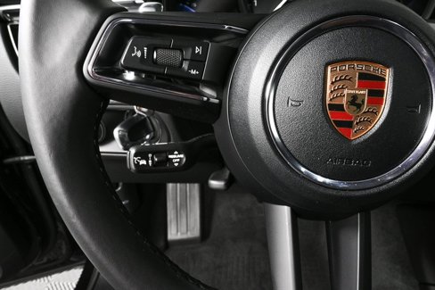 Used 2025 Porsche Macan image 10