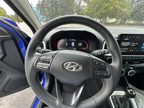 Used 2024 Hyundai Venue Limited image 14