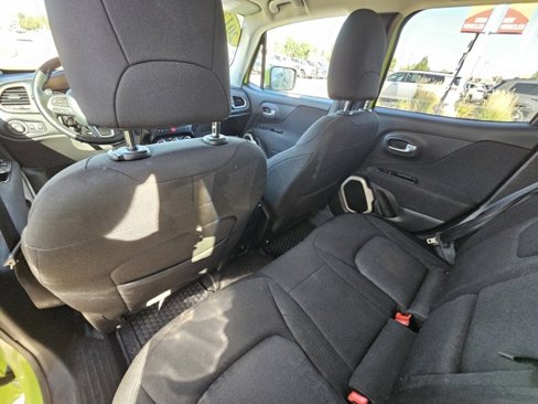 Used 2017 Jeep Renegade Latitude w/ Popular Equipment Group image 10