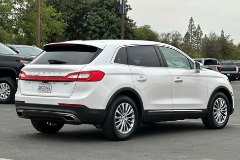 Used 2017 Lincoln MKX Select w/ Select Plus Package image 2