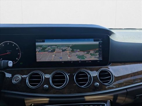 Used 2019 Mercedes-Benz E 300 image 9