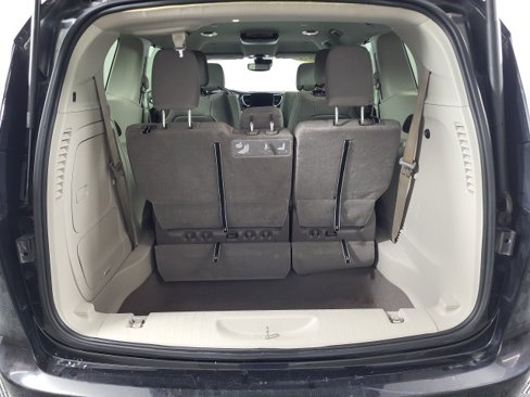 Used 2021 Chrysler Pacifica Touring w/ Cold Weather Group image 11