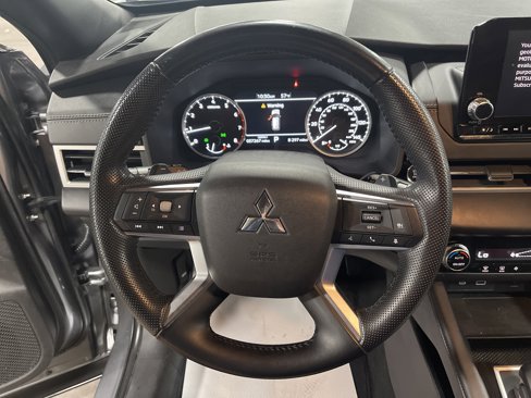 Used 2022 Mitsubishi Outlander SEL Black Edition image 18