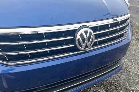 Used 2017 Volkswagen Passat 1.8T SEL Premium image 31