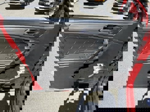 Certified 2022 Volkswagen Tiguan SE image 16