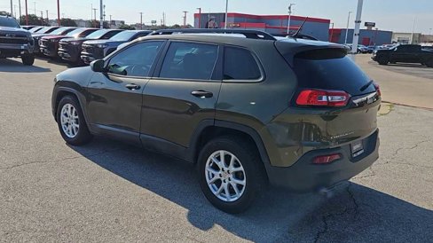 Used 2016 Jeep Cherokee Sport image 6