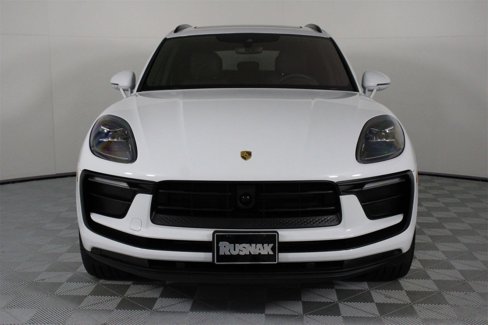 Certified 2025 Porsche Macan image 10