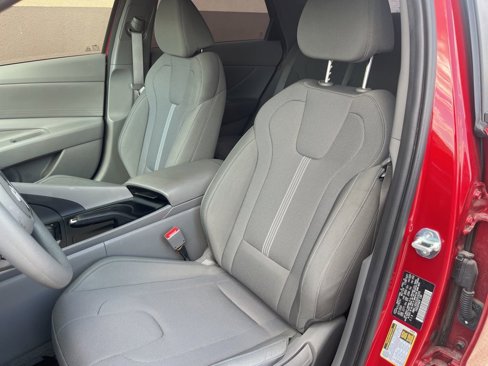 Certified 2025 Hyundai Elantra SE image 29