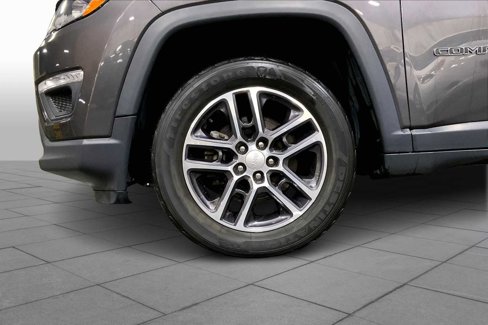Used 2017 Jeep Compass Latitude w/ Cold Weather Group image 10