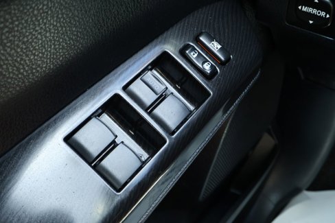 Used 2018 Toyota RAV4 SE image 17