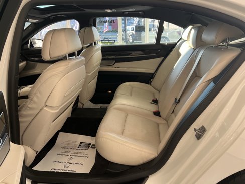 Used 2014 BMW 750Li xDrive image 27