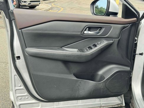 Used 2022 Nissan Rogue SV w/ SV Premium Package image 32