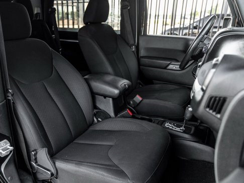 Used 2018 Jeep Wrangler Sport image 31