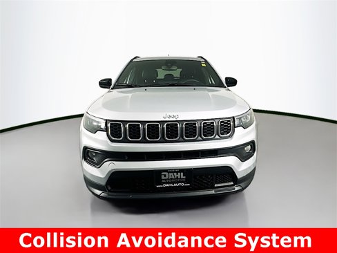 Used 2024 Jeep Compass Latitude image 3