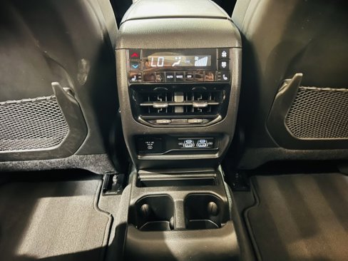 Used 2023 Jeep Grand Cherokee L Limited image 18