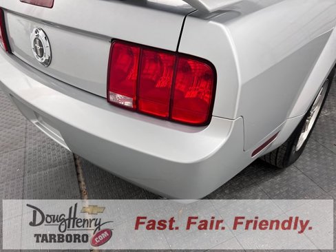 Used 2005 Ford Mustang Convertible image 14