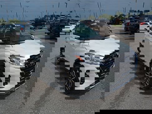 Used 2023 Nissan Kicks SV image 1