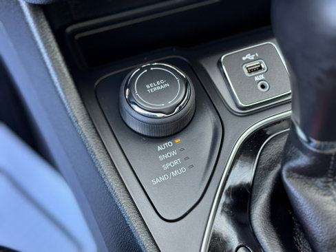 Used 2022 Jeep Cherokee Limited image 25