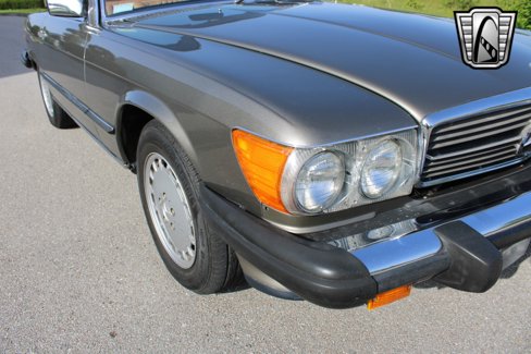 Used 1987 Mercedes-Benz 560 SL image 18