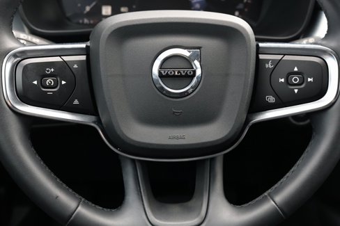 Used 2022 Volvo XC40 T5 Momentum image 17