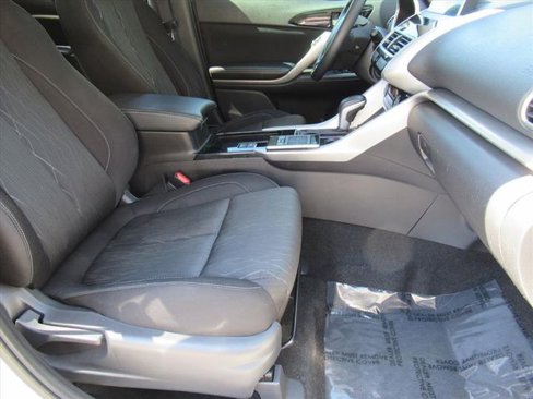 Used 2020 Mitsubishi Eclipse Cross SE image 9