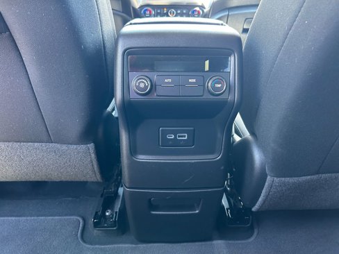 Used 2023 GMC Acadia SLE image 24
