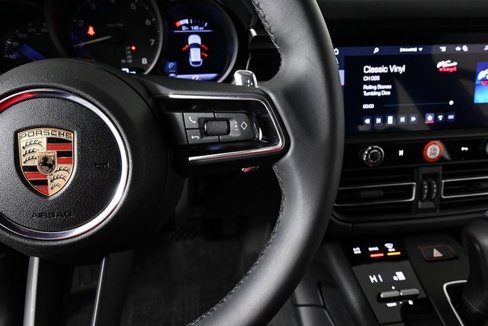 Certified 2025 Porsche Macan image 11
