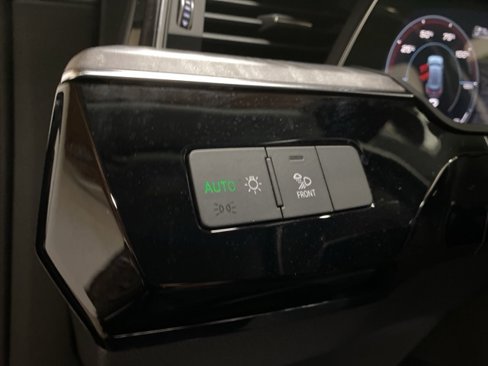 Used 2021 Audi e-tron Premium w/ Black Optic Package image 36