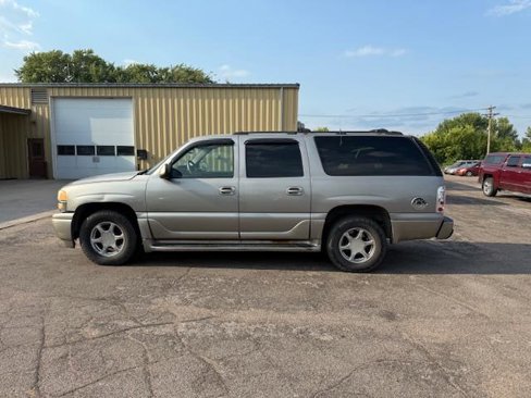 Used 2001 GMC Yukon XL Denali image 8