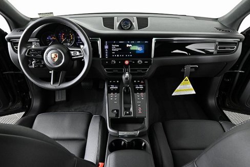 Certified 2025 Porsche Macan image 17