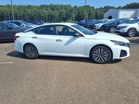 Used 2025 Nissan Altima 2.5 SV image 2