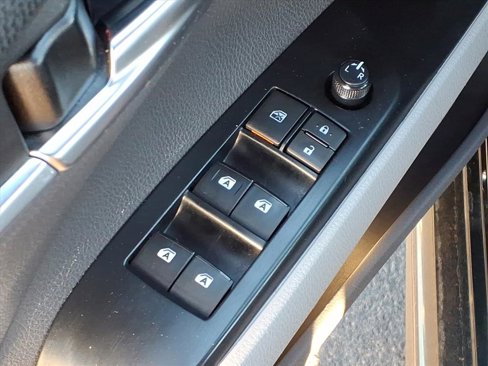 Certified 2019 Toyota Camry SE image 18