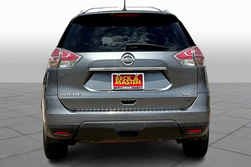 Used 2016 Nissan Rogue SV w/ SV Premium Package image 4