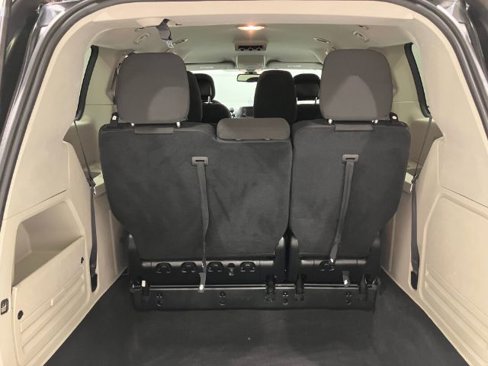 Used 2018 Dodge Grand Caravan SE image 37